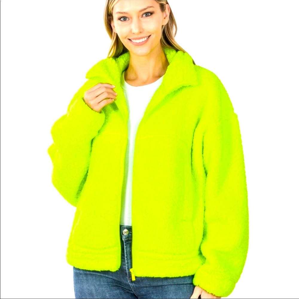 NWT Extremely Soft Sherpa Jacket

Sherpa fabric on interior and exterior